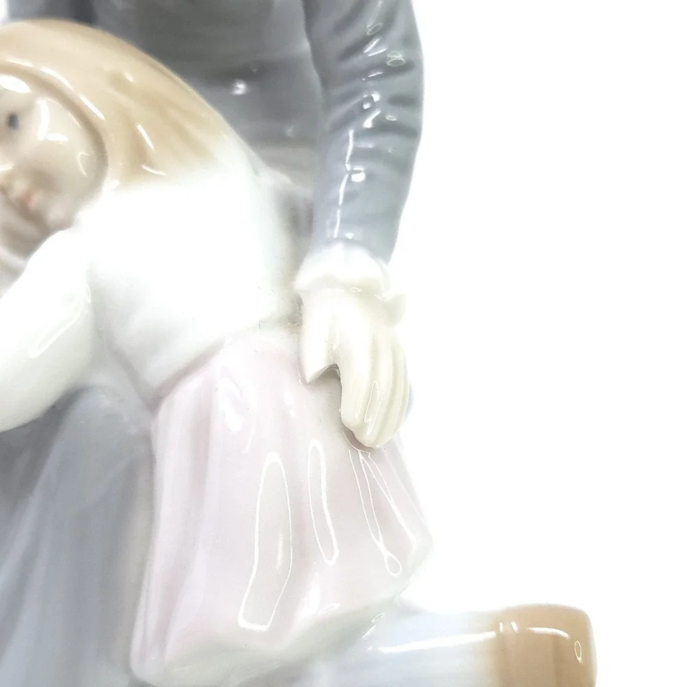 Valencia Collection‎ Porcelain Mother Child Music Box 7.5
